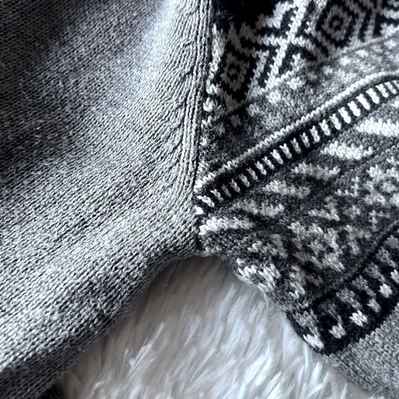 Aeropostale Gray V-neck Cardigan Fair Isle Sweater Unisex - Picture 7 of 9